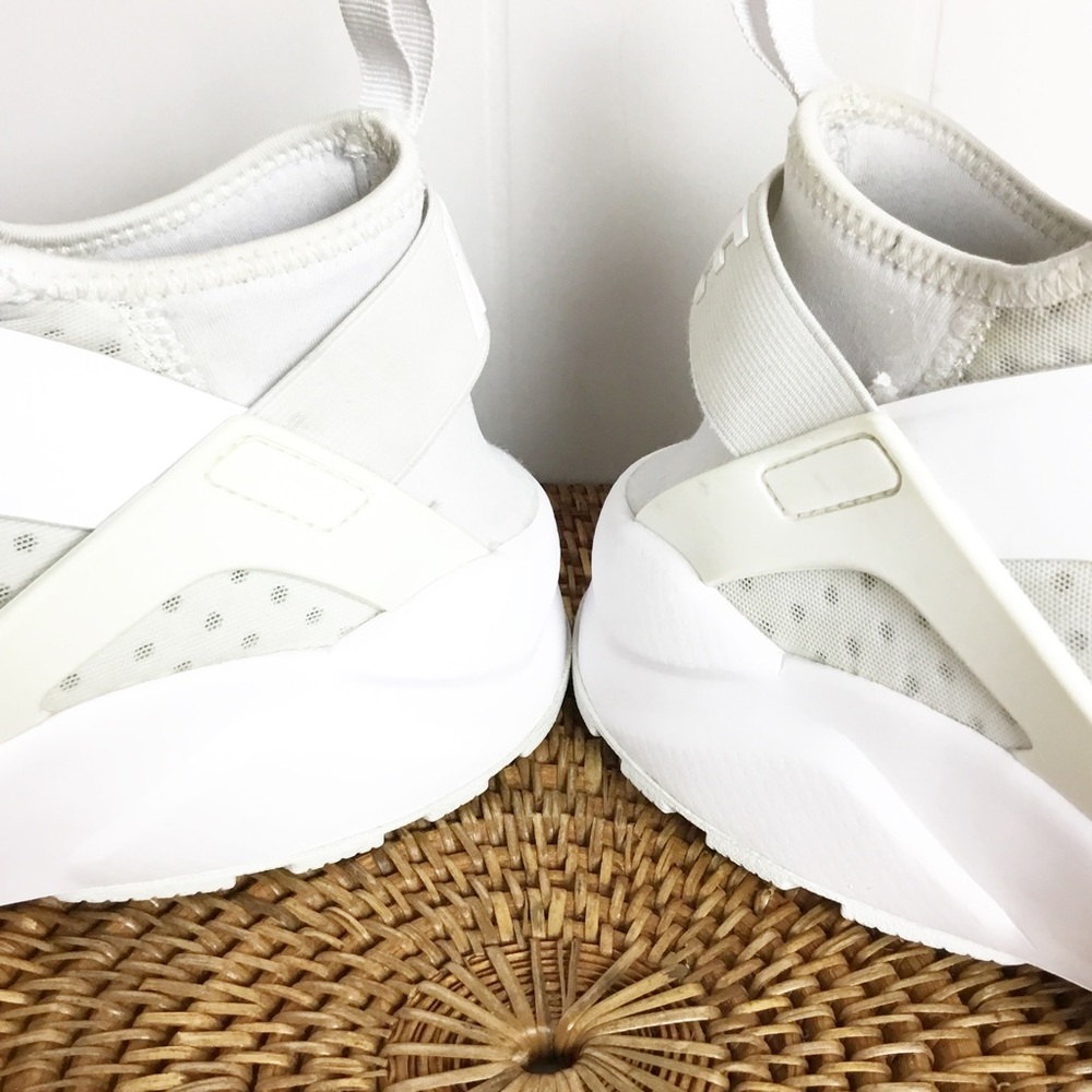 Nike Air Huarache Triple White Gum Bottom DR9883-100 Men's Shoes Size 11 Men’s - Picture 7 of 11